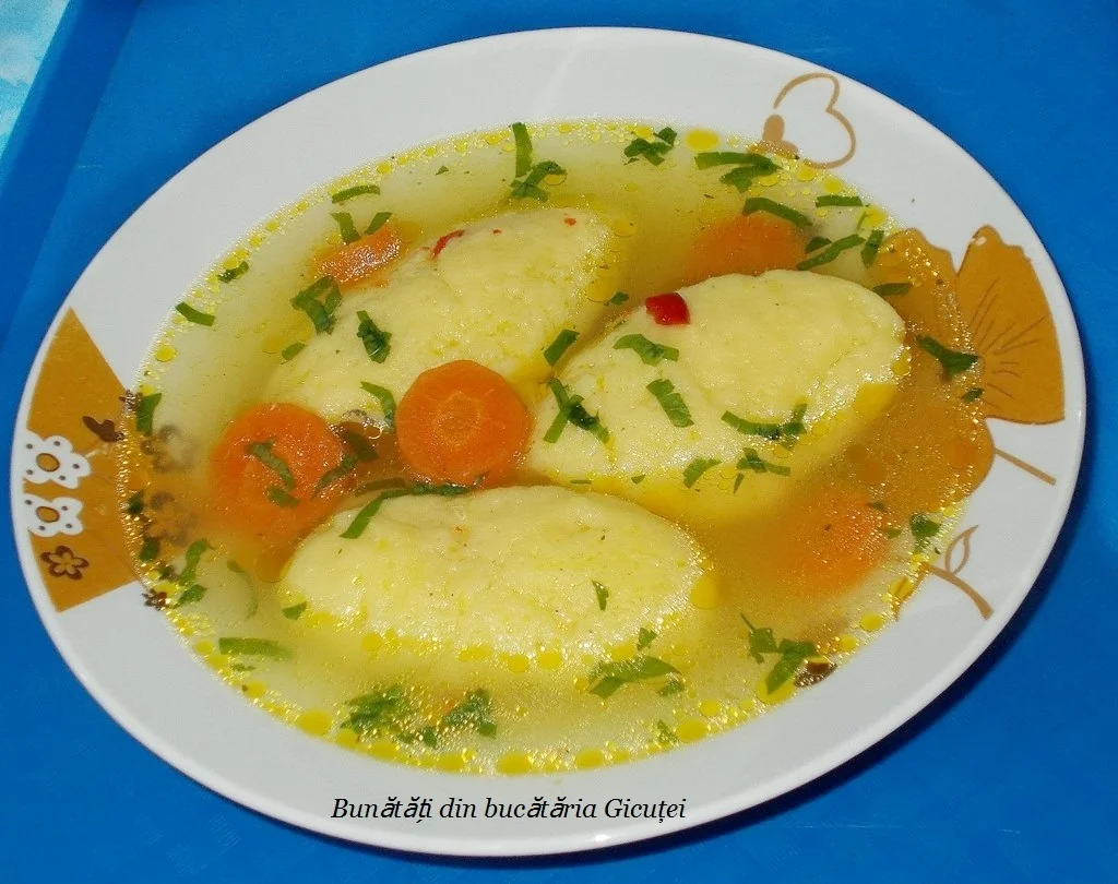 farfuria cu supa de pasare si galuste