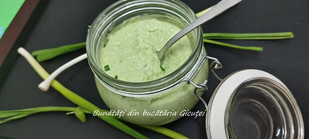 borcanul cu sos de usturoi