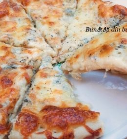 Pizza cu branzeturi