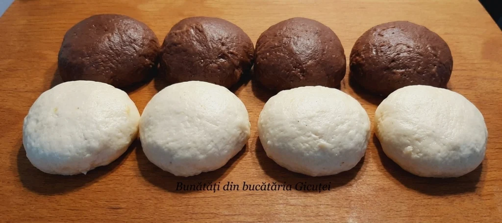 4 bile de aluat albe si 4 maro