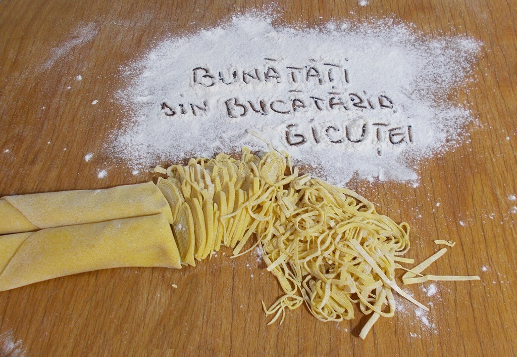 tăiţei de casă