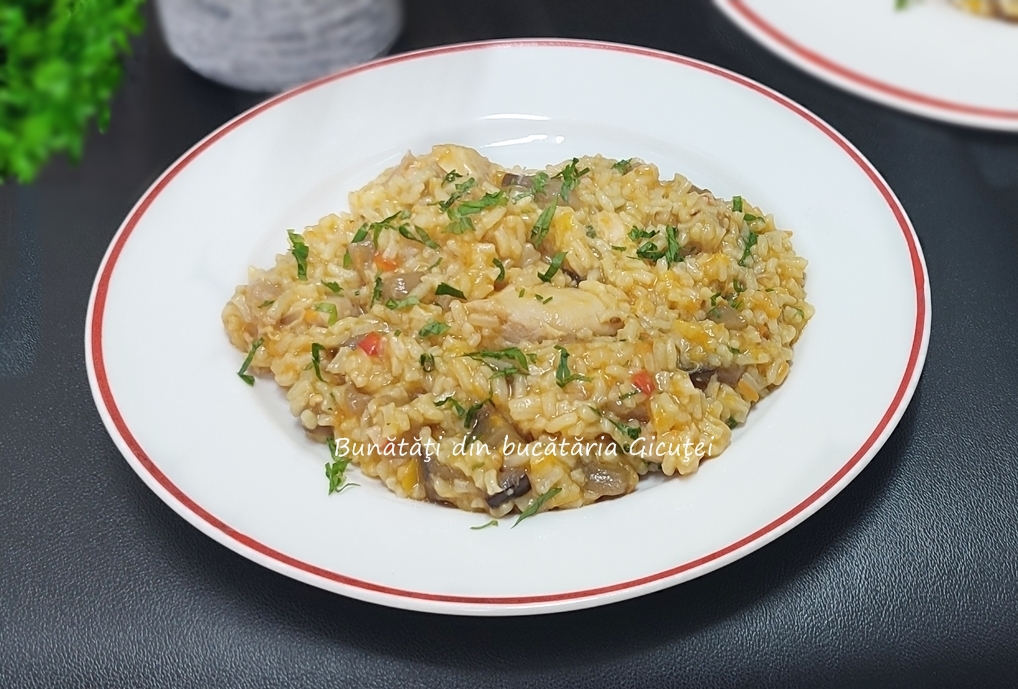 Pilaf cu legume si carne de pui Bucătăria Gicuței