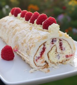 Ruladă Pavlova, ruladă din bezea cu mascarpone şi frişcă