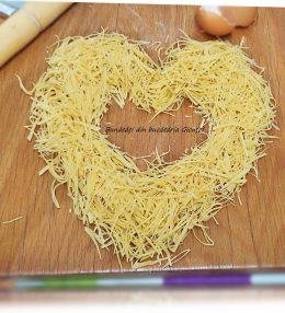 Taitei de casa cu galbenusuri