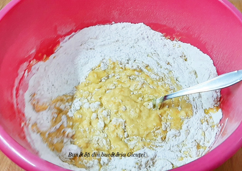 adaugare ingrediente in faina