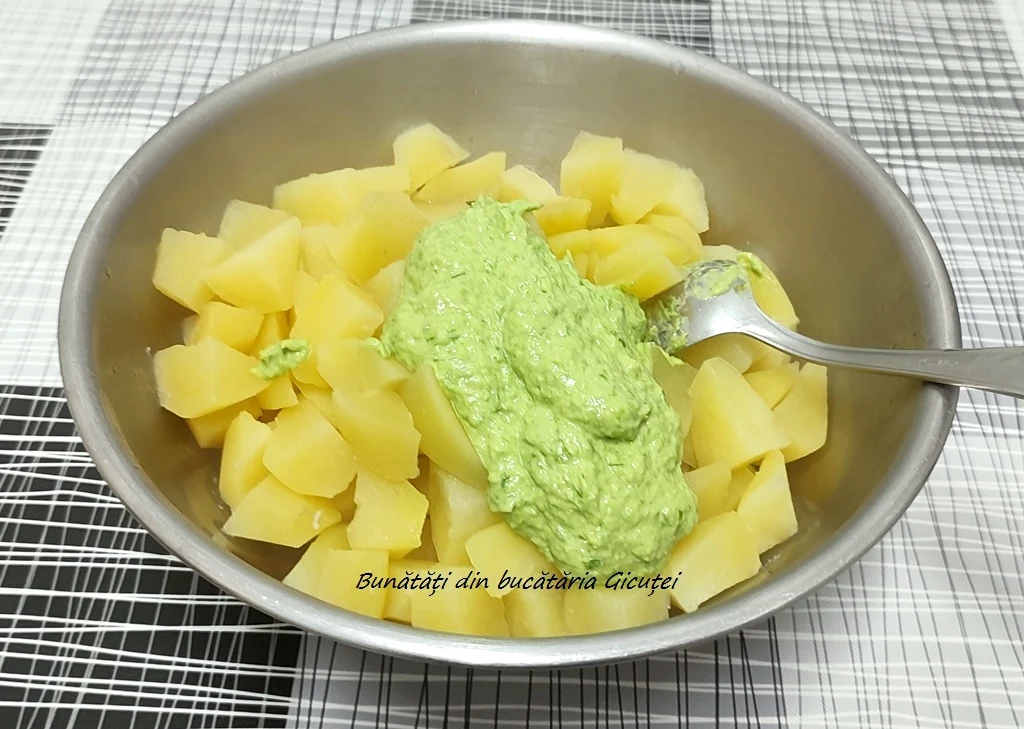 adaugare sos peste diverse preparate