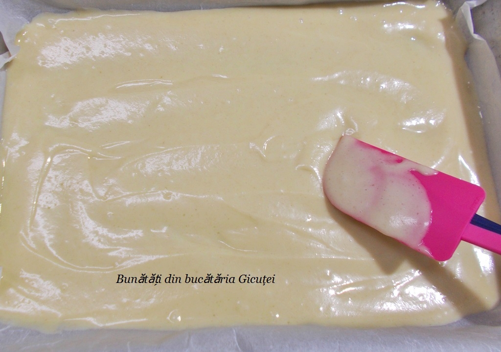 aluatul nivelat in tava