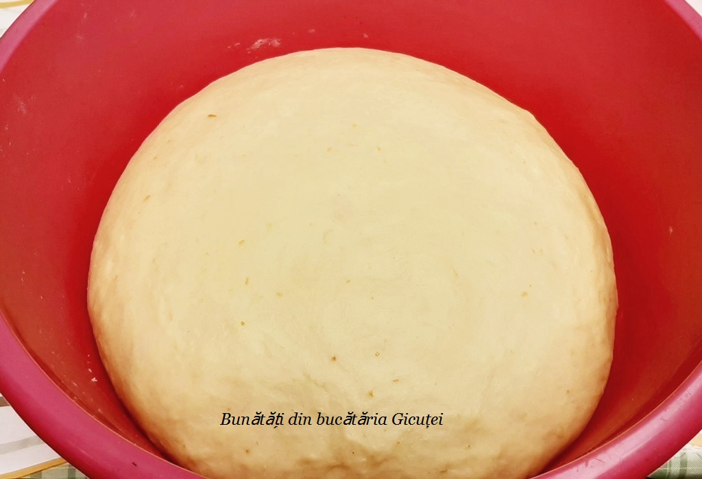 aluatul oparit pentru cozonaci pus la crescut