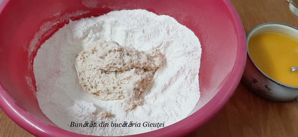 bolul cu faina si maiaua dospita