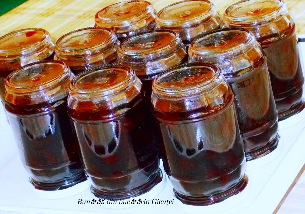 borcanele intoarse cu dulceata de visine