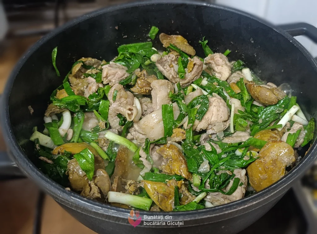 cratita cu carnea, ceapa si usturoiul