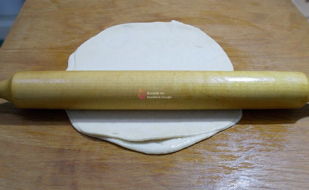 intindere foaie de aluat pentru placinte
