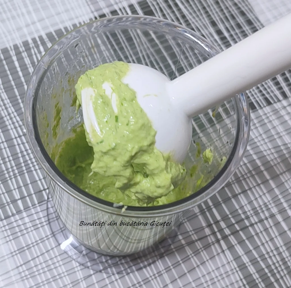 pasta de usturoi sau leurda la final