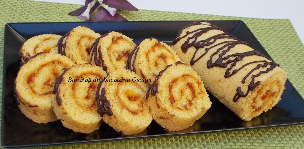 rulada pufoasa cu gem