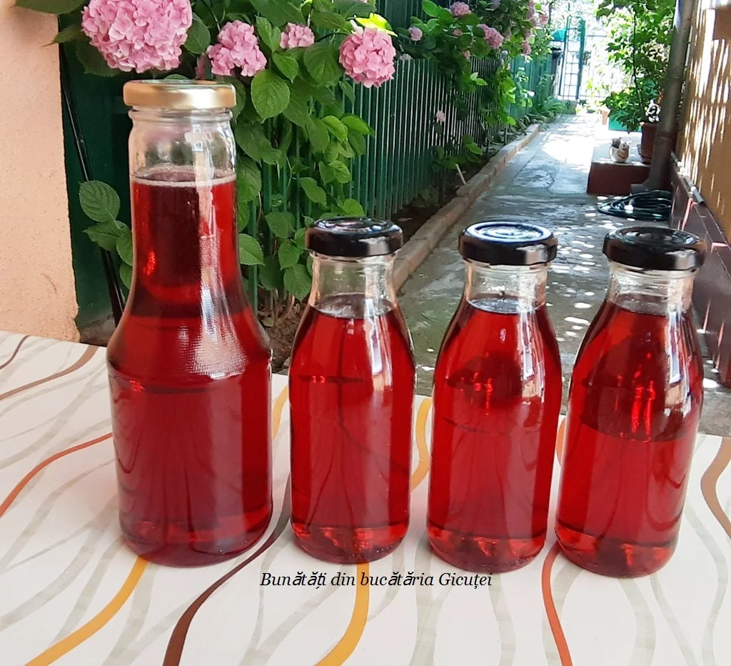sticlele cu sirop de visine