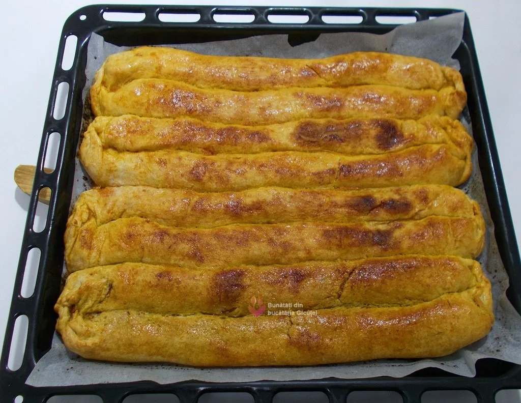 tava cu placintele cu dovleac coapte