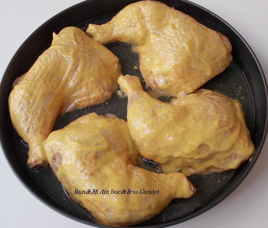 turnare apa in tava cu pulpe