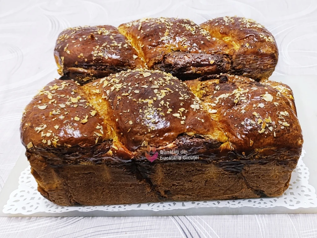 cozonacul scos din tavi