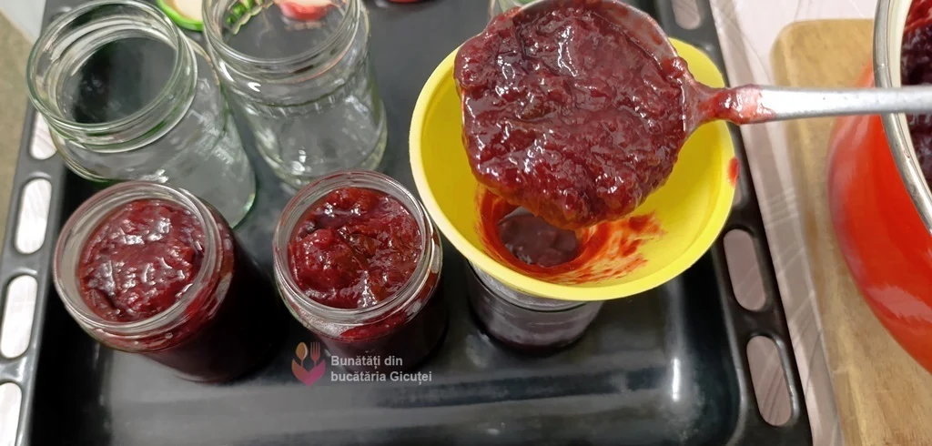 umplerea borcanelor cu gem de prune fara zahar