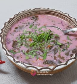 Ciorbă de lobodă dreasă cu ou și iaurt