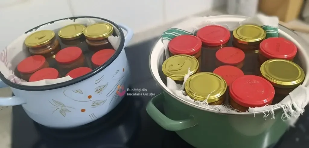 borcanele cu zacusca puse la fiert
