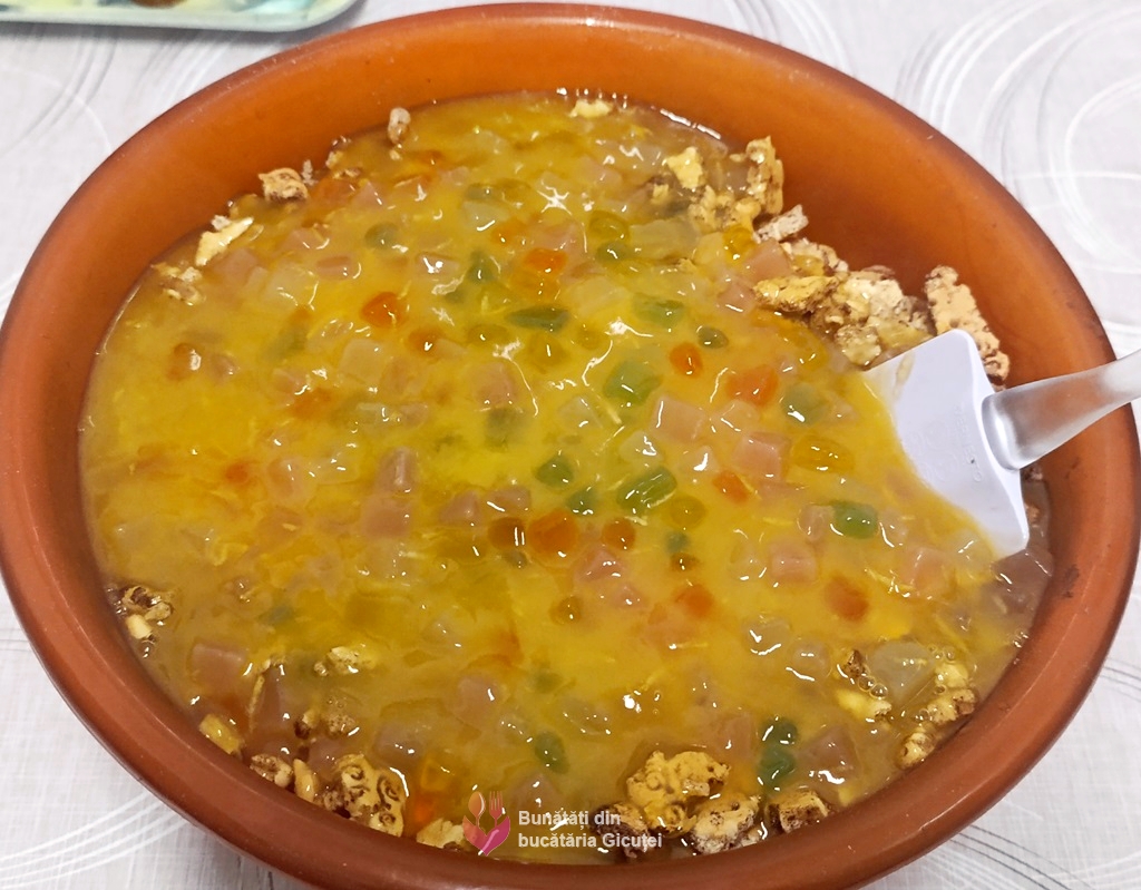 incorporare biscuiti in sosul de rahat