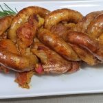 friptura impletita gata de pus pe masa