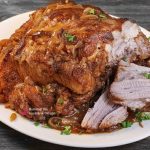 pieptul de porc fraged rupt cu furculita