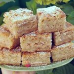 platou prajitura cu mere si gris