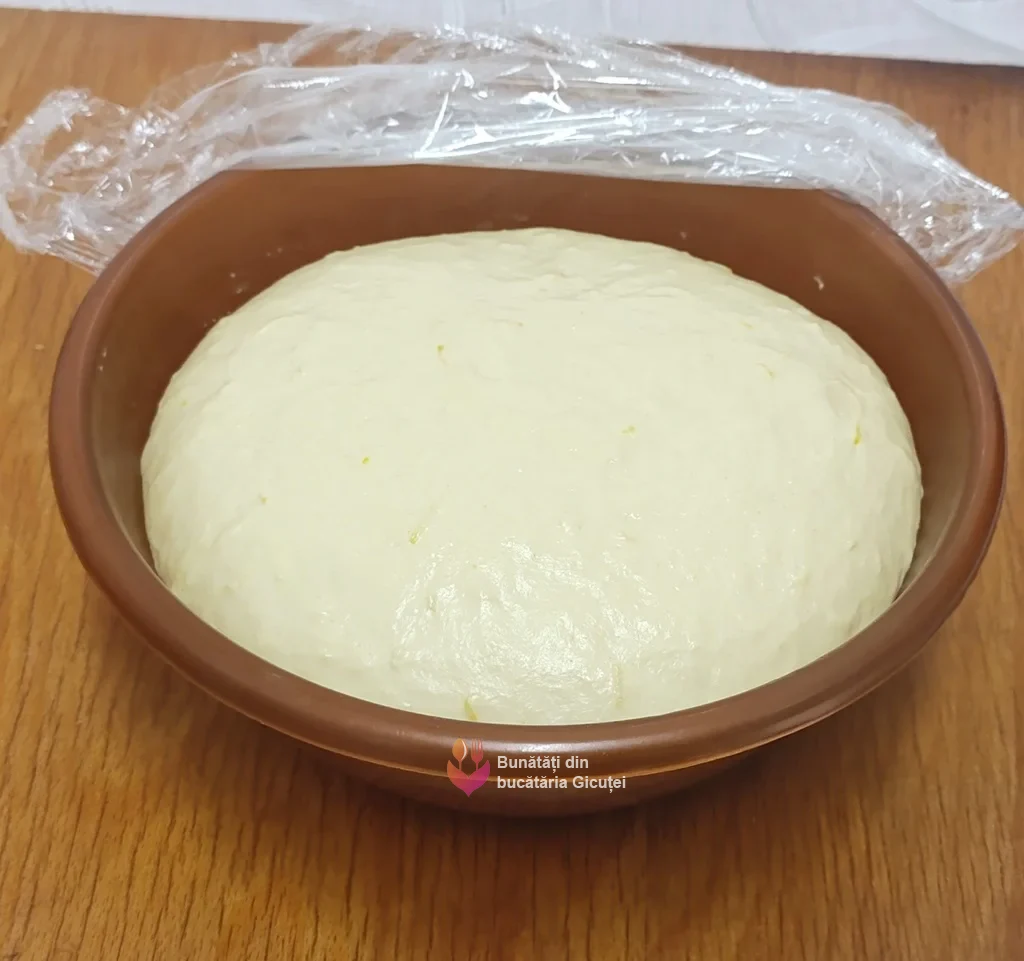 bolul cu aluatul dospit