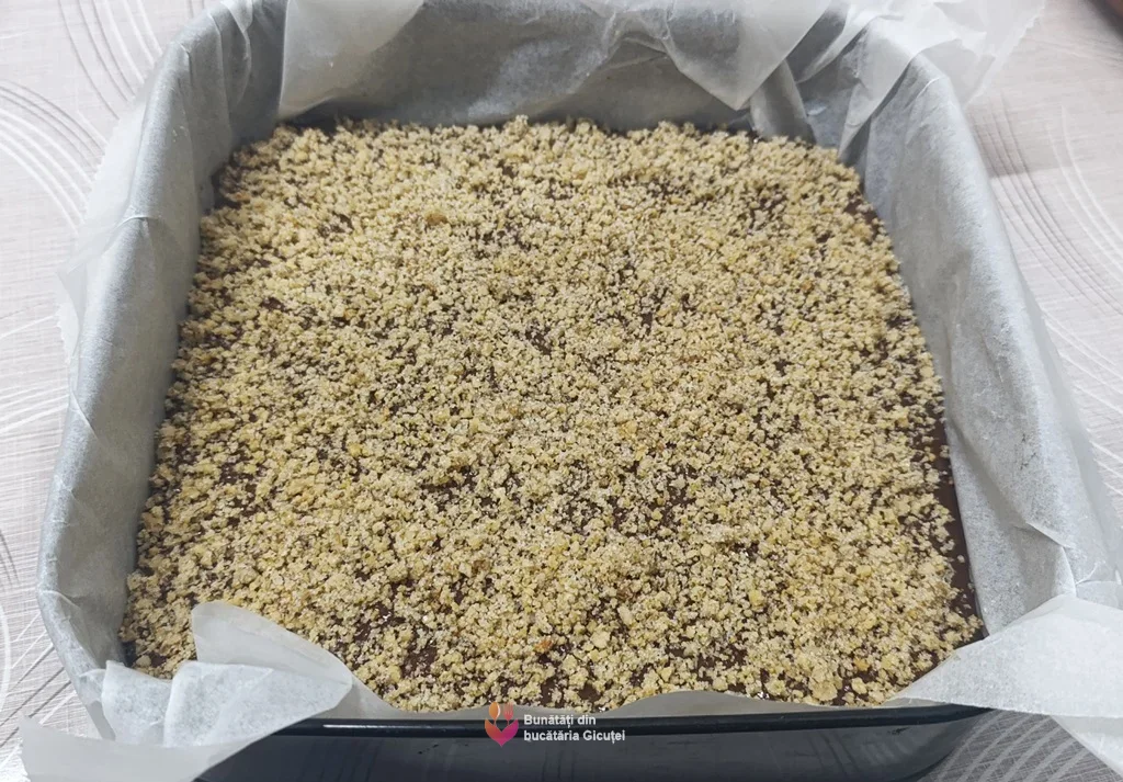 tava cu compozitia de negresa inainte dea a fi pusa in cuptor