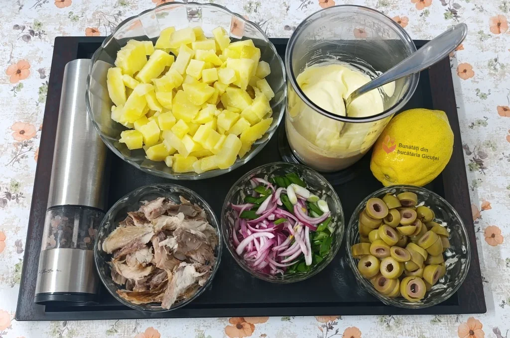 ingrediente pentru salata de cartofi si peste afumat