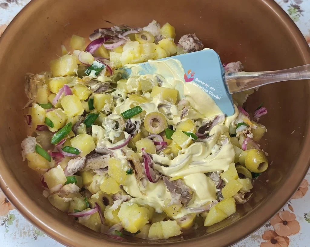 omogenizarea salatei cu maioneza