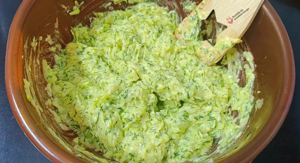 bolul cu salata de dovlecei