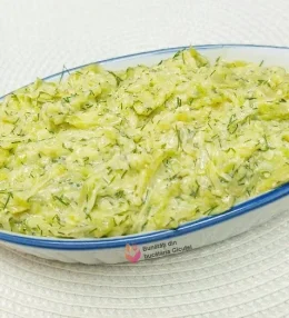 Salată cremoasă din dovlecei- bunătatea verii pe pâine prăjită