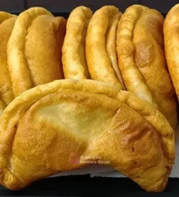 Langoși pufoși cu brânză sărată