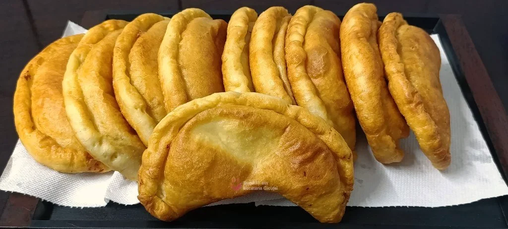 langosi pufosi cu branza sarata