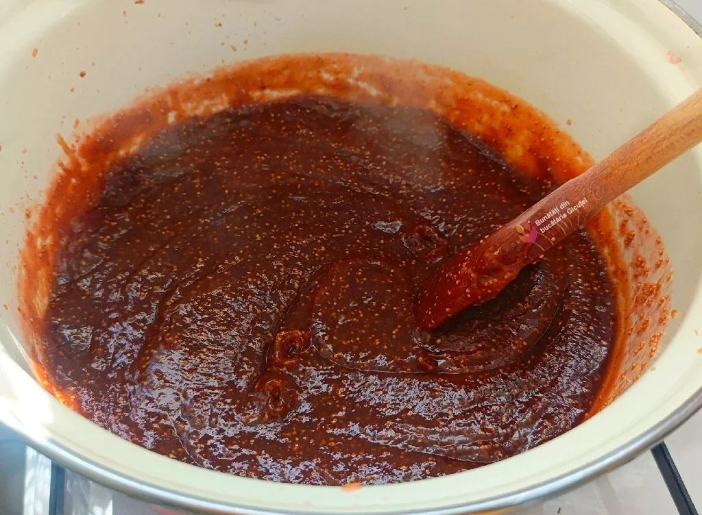 fierbera pastei de smochine