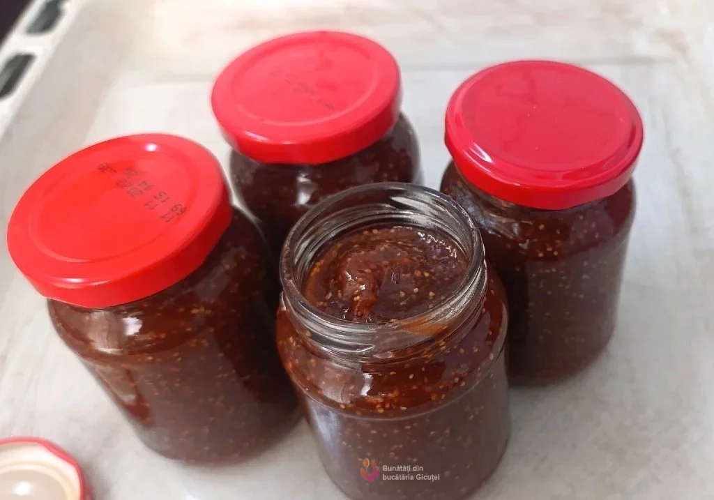 gemul de smochine pus in borcane