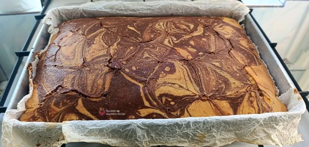 tava cu chec scoasa din cuptor